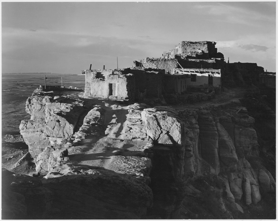 Le village de Walpi, Arizona, photo prise en 1941 et conservée par la NARA (National Archives and Records Administration).
