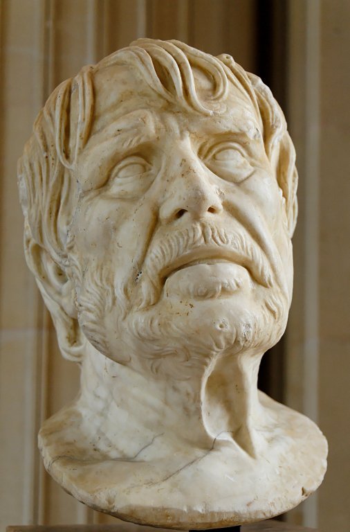 Portrait supposé du poète Hésiode, longtemps considéré comme le buste de Sénèque, d'où le nom de "pseuso-Sénèque". Marbre, découvert dans le lit d'une rivière à Auch.