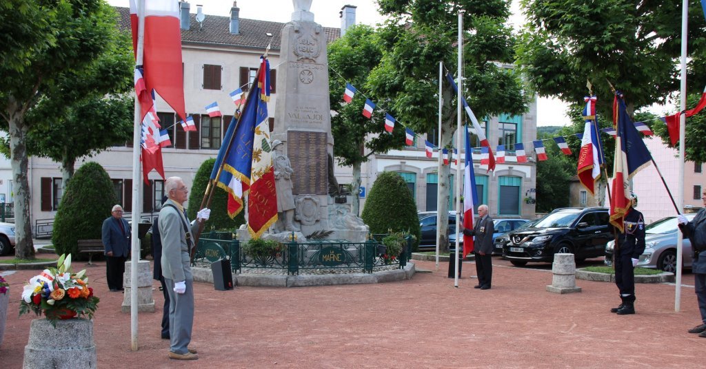 Inauguration d'une statut à l'éffigie du général de Gaulle, en mémoire à son appel du 18 juin