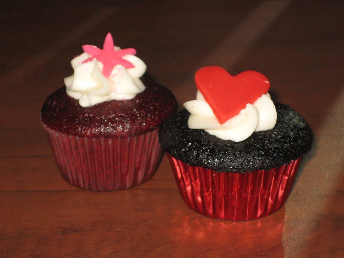 Petits cupcakes spécialement confectionnés par une pâtisserie pour la Saint-Valentin