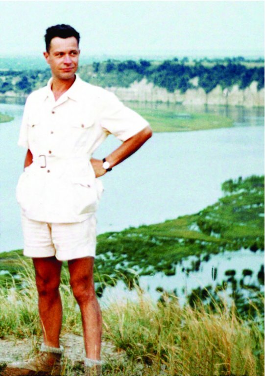 Jean de Heinzelin, sur les rives du Lac Édouard, dans les années 50