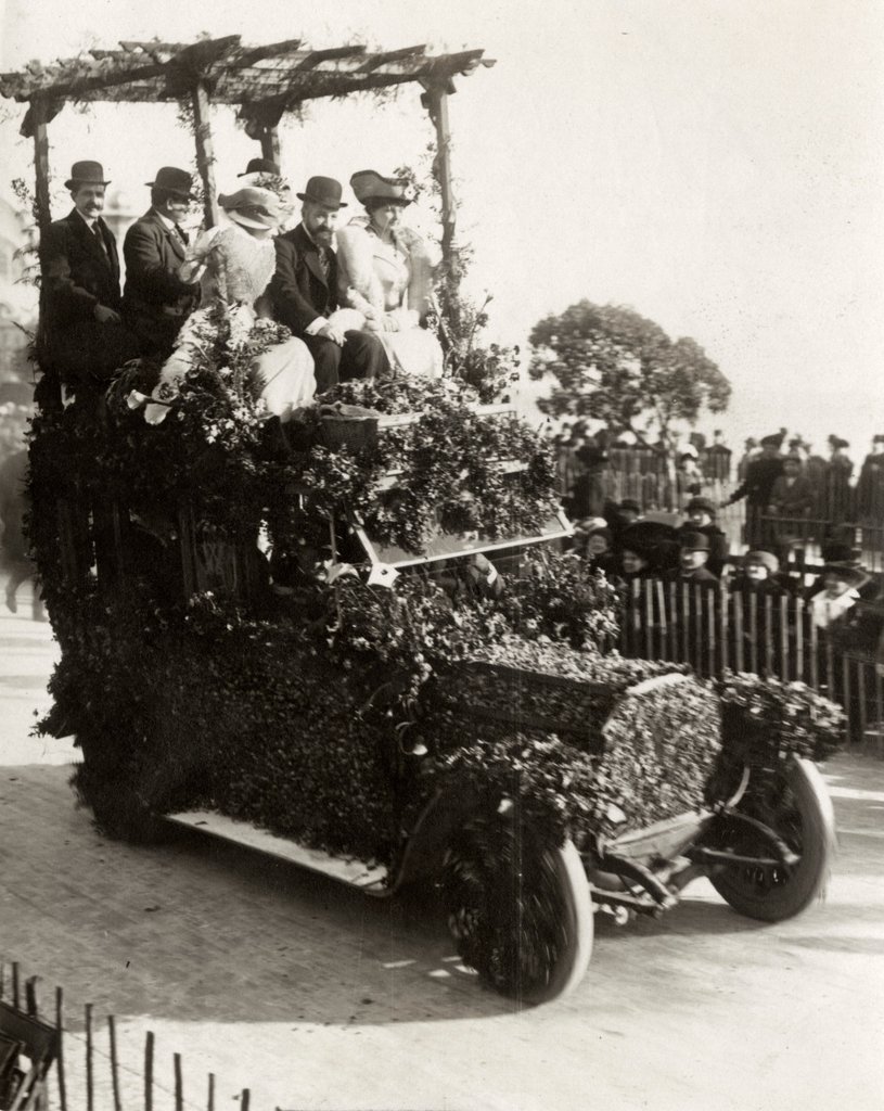 Bataille de fleurs pendant le carnaval (1914).
