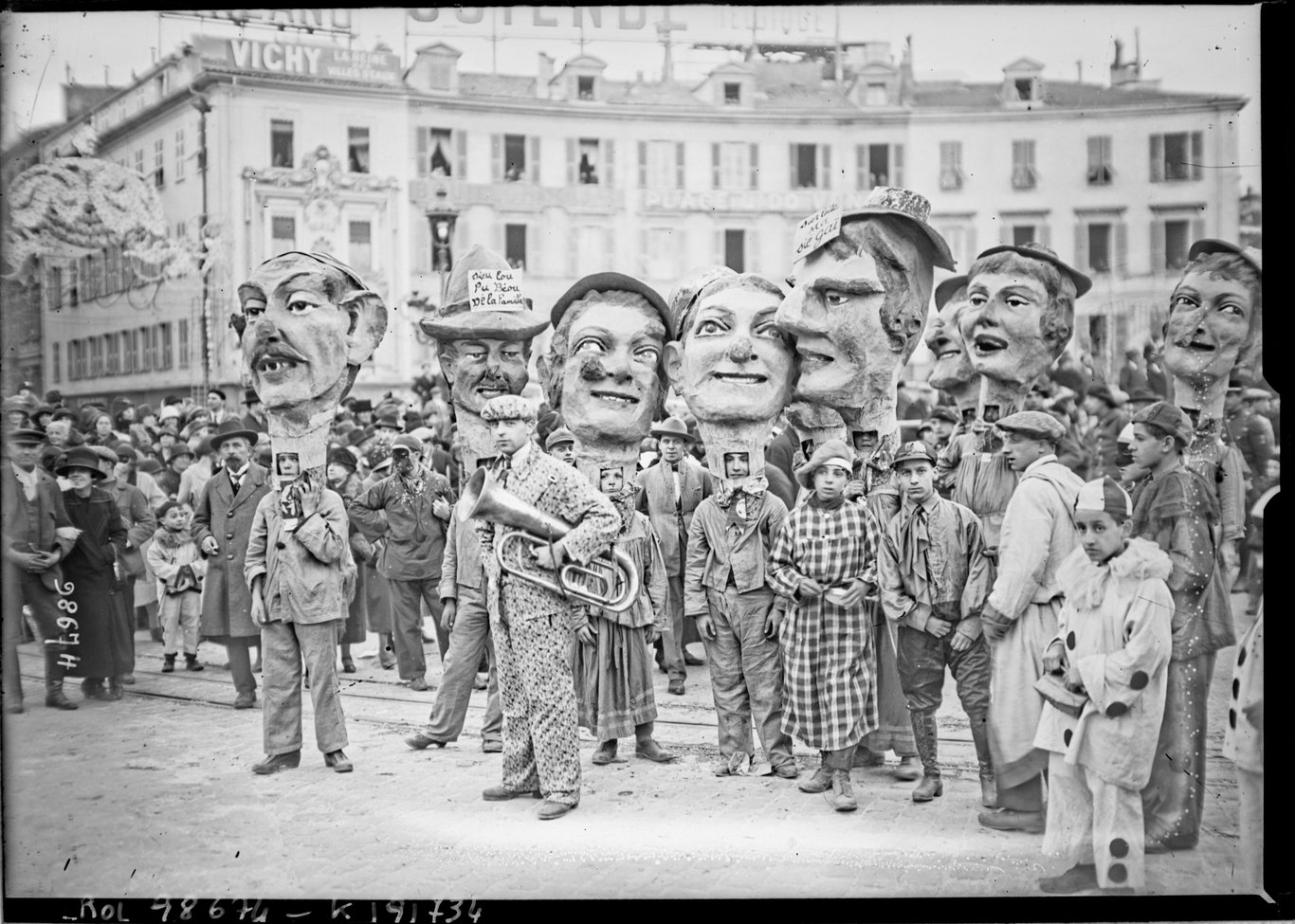 Groupe de grosses têtes (1925).