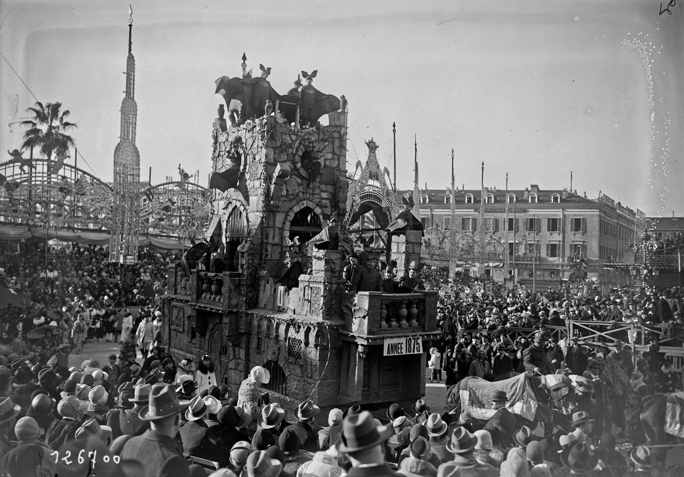 Char de la ratapignata (1928). Une première version de la Ratapignata (imaginée par Alexis Mossa) défile en 1875.