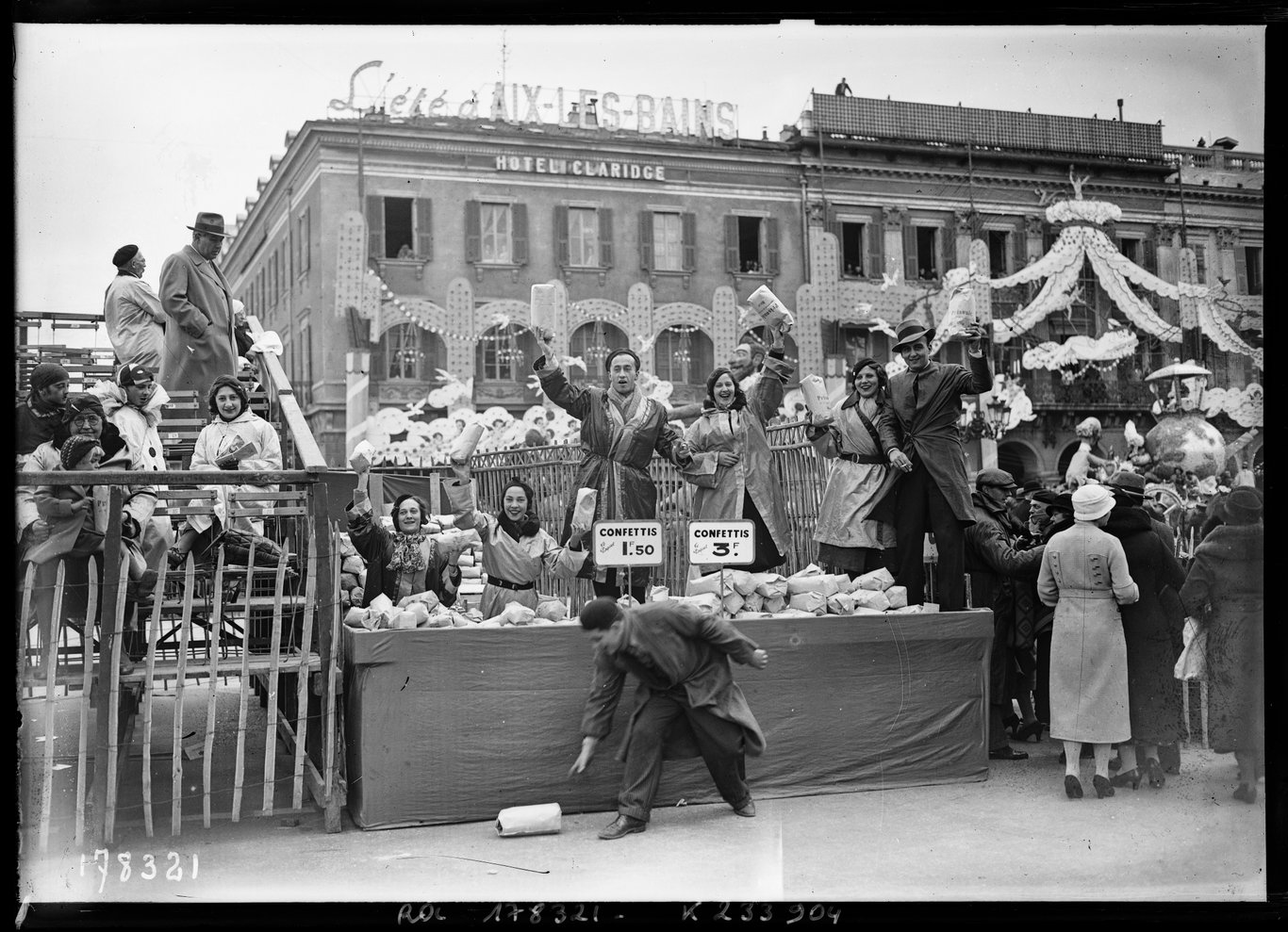 Stand de marchand de confettis (1934).