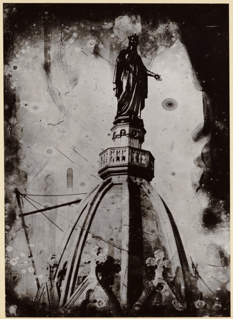 Pose de la statue de la Vierge en bronze doré sur le clocher de la basilique de Fourvière en 1852.