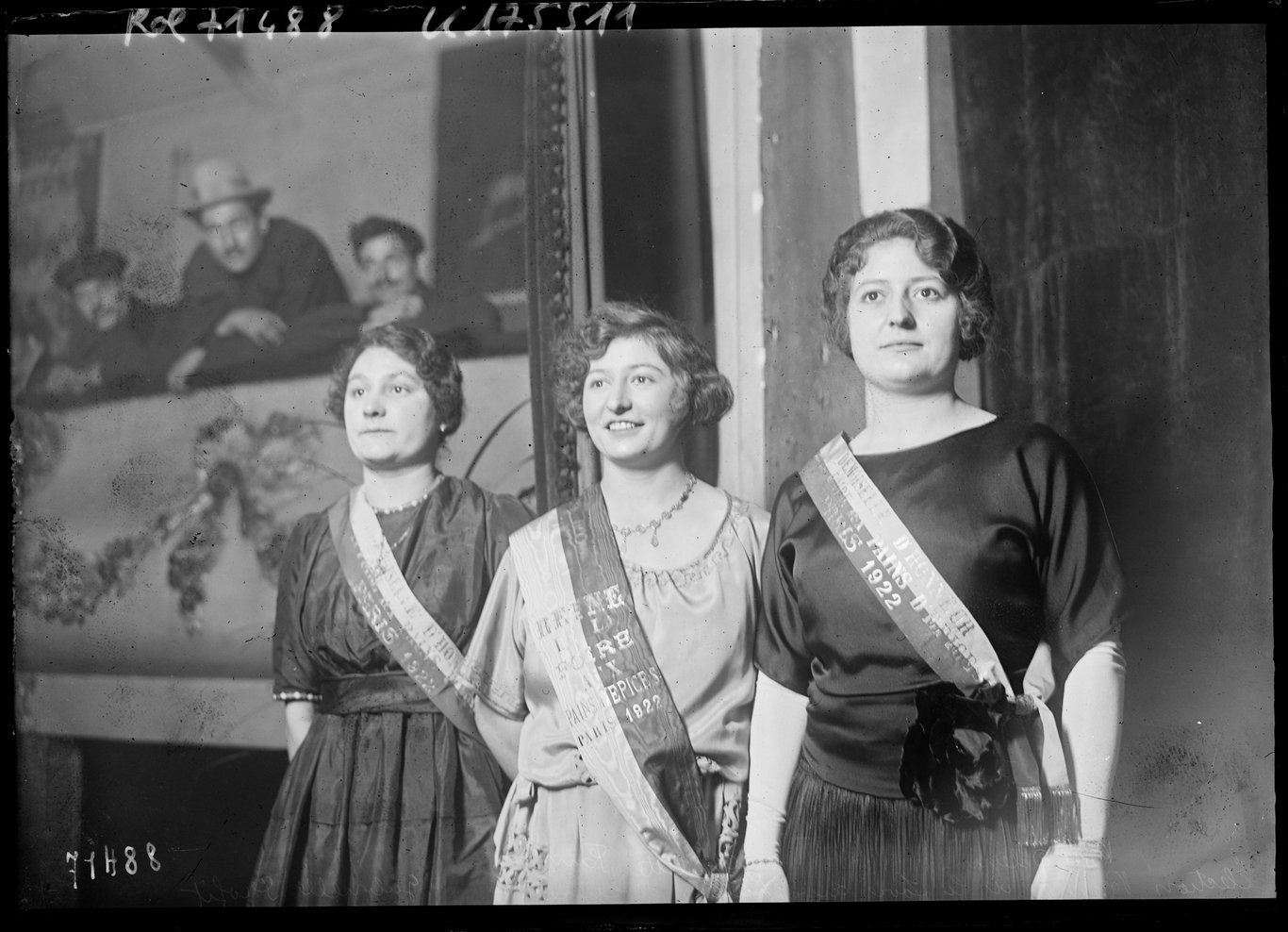Élection de la reine de la Foire (1922) : (de g. à dr.) Gabrielle Profit, Paulette Fanni (reine) et Rose Delépine.
