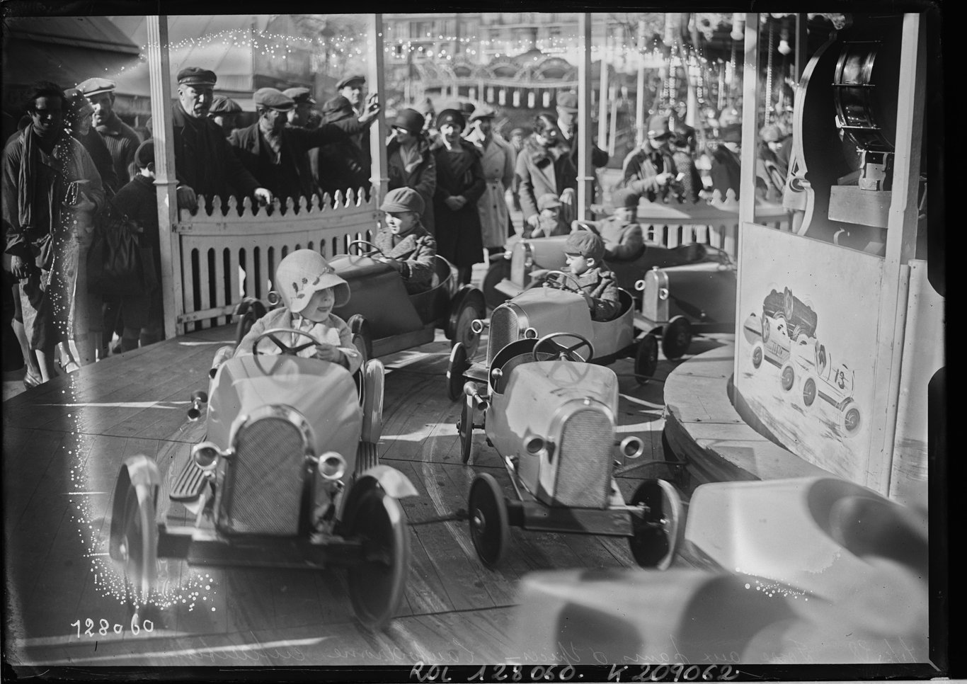 Manège (autodrome) à la Foire du Trône (1928).