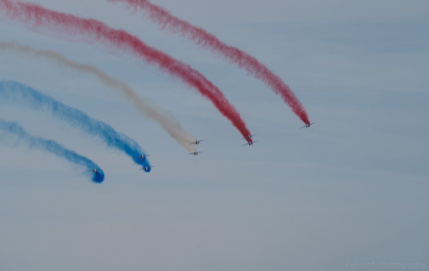 Défilé de la patrouille de France pour la fête de la victoire du 8 mai.