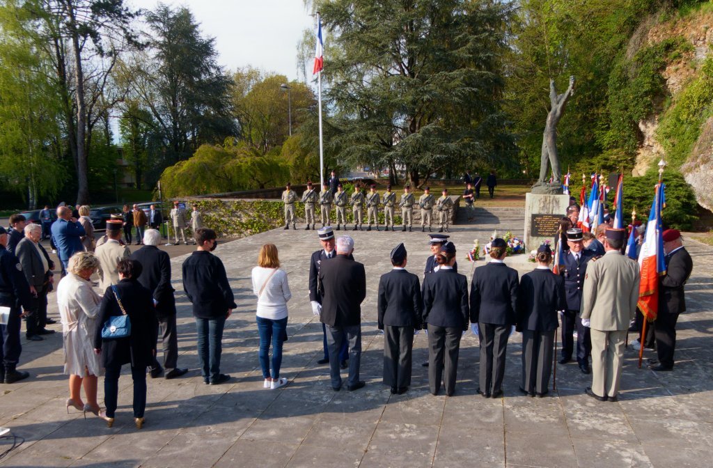 Cérémonie marquant la Journée nationale du Souvenir des victimes et des héros de la Déportation, le 22 avril 2022 au Monument aux fusillés et martyrs de la Résistance, place Anne-Frank à Belfort.