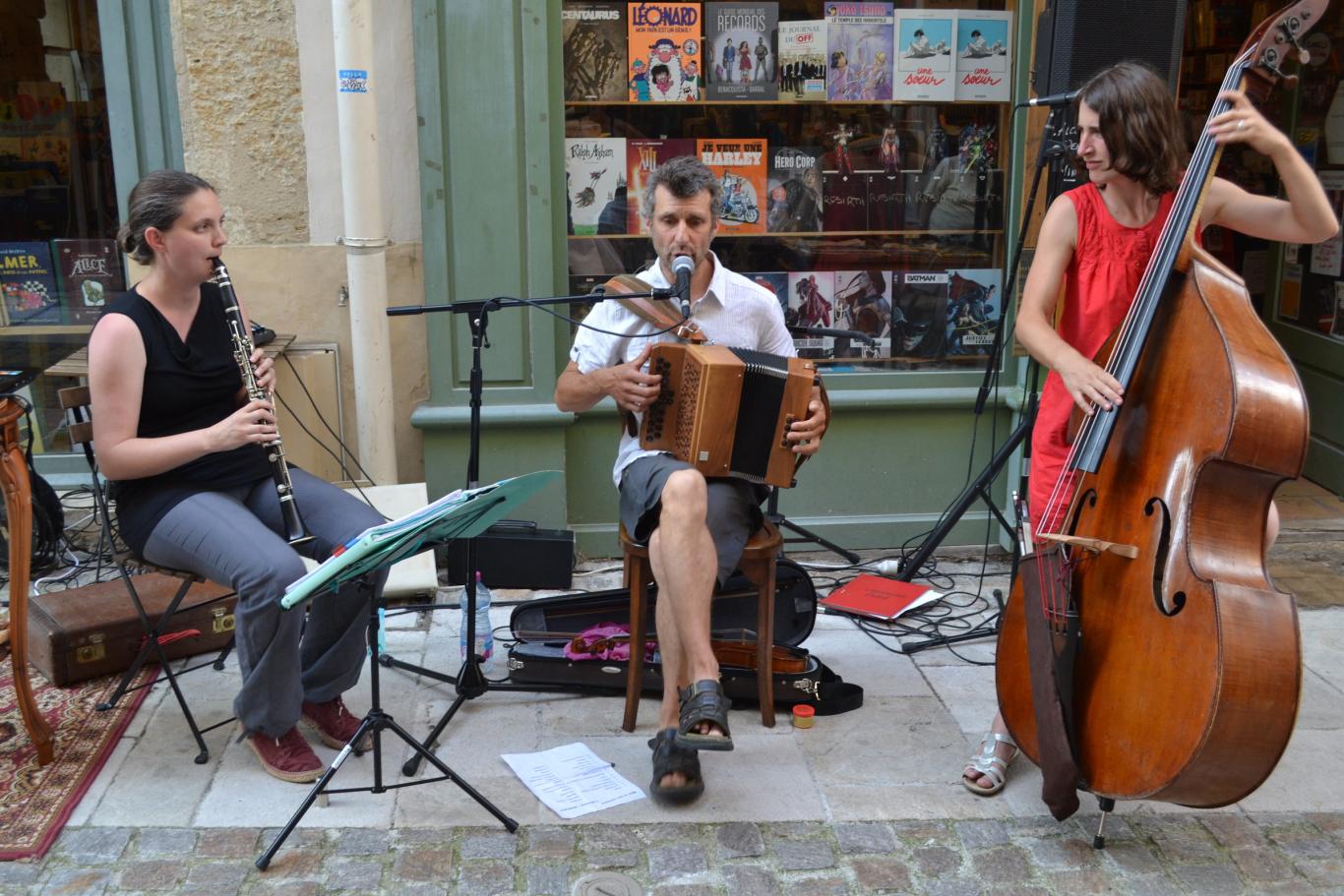 Lors de la première édition, les instrumentistes étaient conviés à descendre dans la rue de 20h30 à 21 heures.