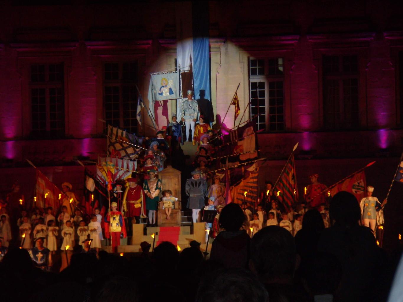 Zoom sur le podium pendant la Saint Jean