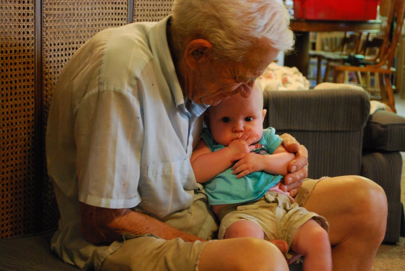 Des bras bienveillants.