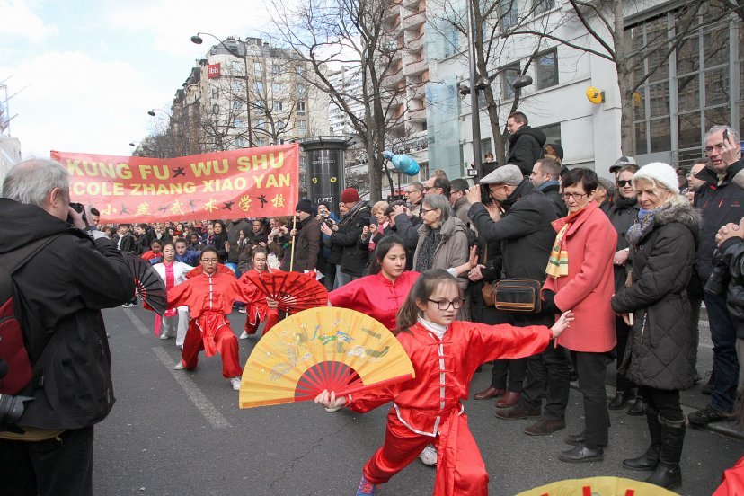 Animation dans la rue lors du défilé du Nouvel An chinois 2014 à Paris