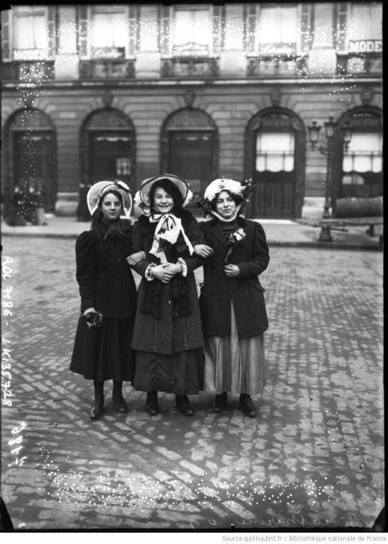 Trois catherinettes, Paris, 1909