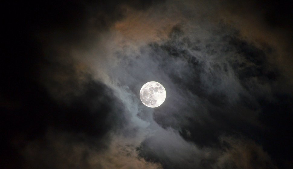 La « lune bleue » correspond à une pleine lune supplémentaire.