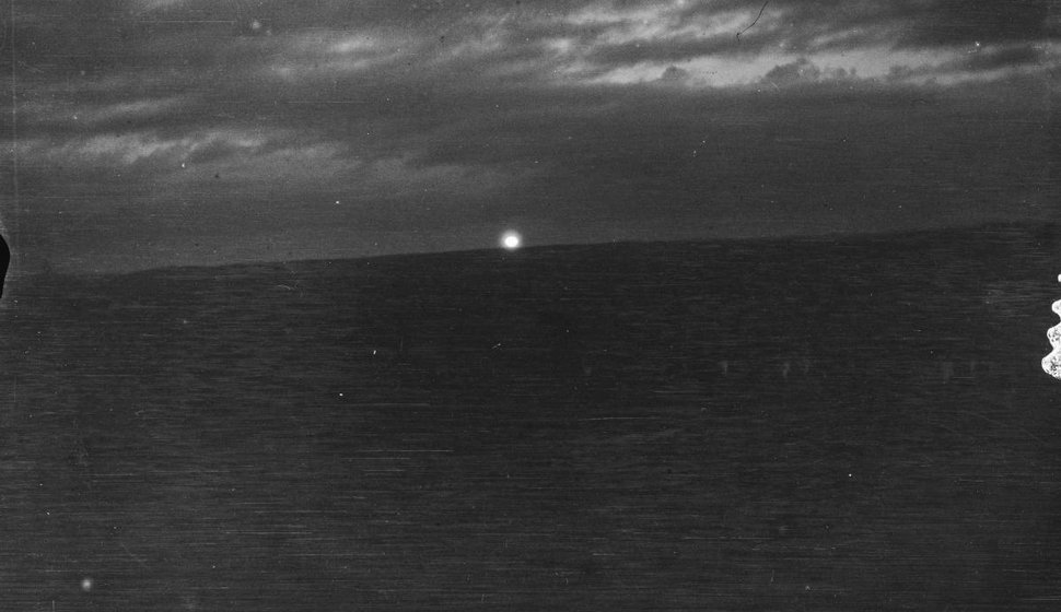 Lune à l'horizon (photo par S.E. Multamäki, 1918).