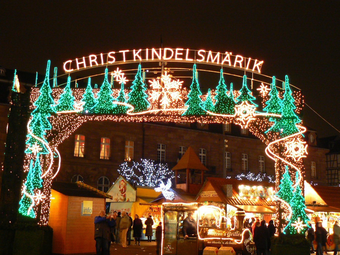 Le marché de Noël de Strasbourg a adopté le nom de Christkindelsmärik en 1570.