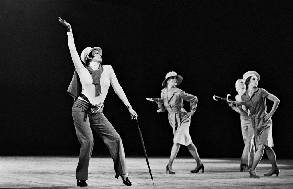 Liza Minnelli mène l'équipe américaine sur la scène de l'Opéra Royal