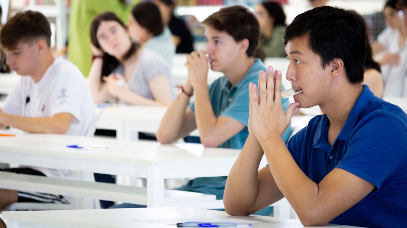 Les épreuves écrites sont réparties entre la classe de première et de terminale.
